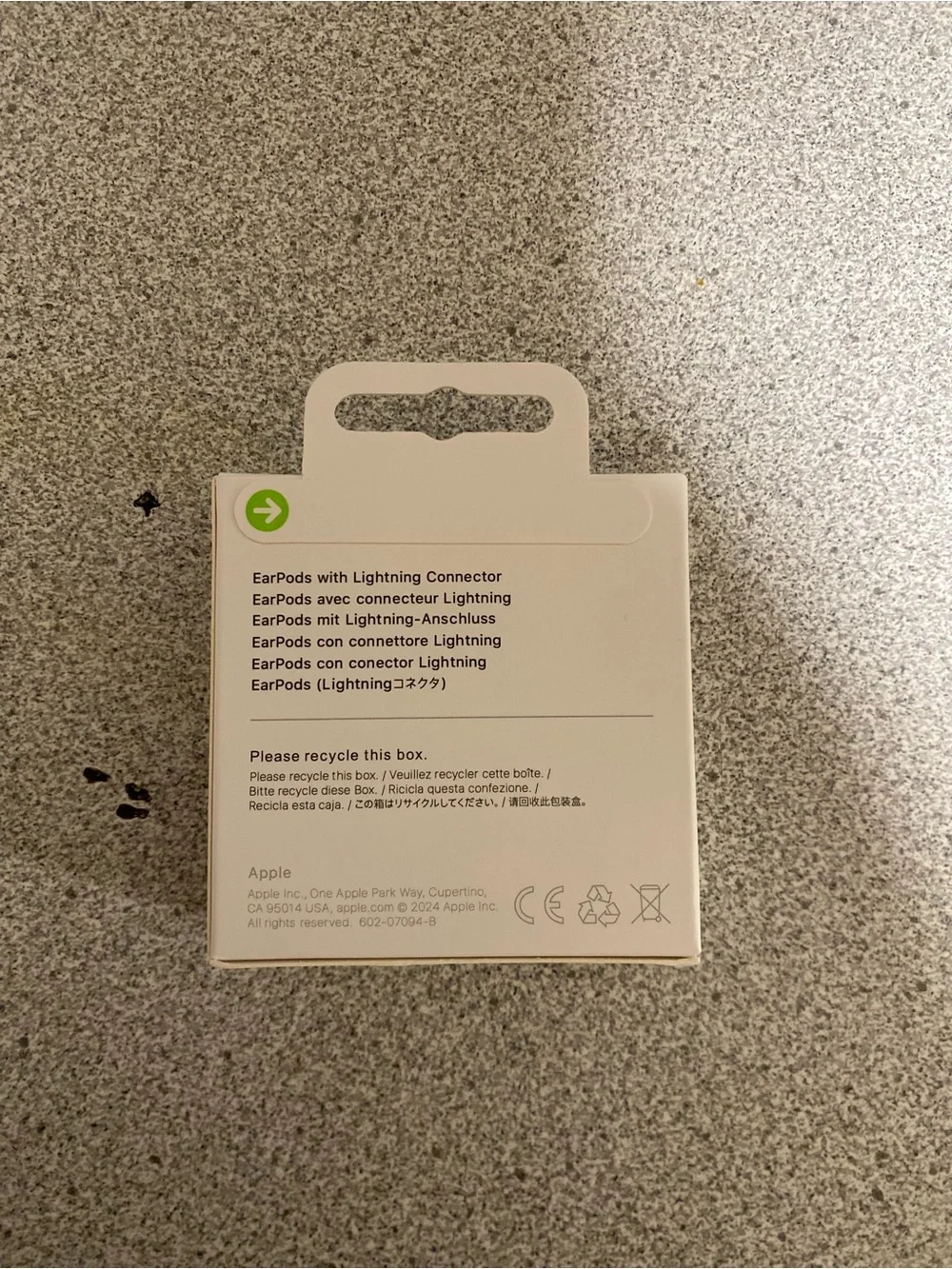Apple EarPods Lightning Connector - White Earbuds